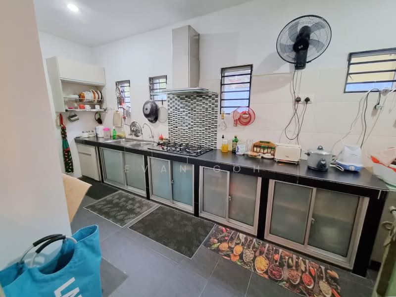 2-storey Terraced House for Sale in Puchong Utama (Seksyen 10) (Puchong) - Evan Goh - Kitchen - PropertyGuru.com.my