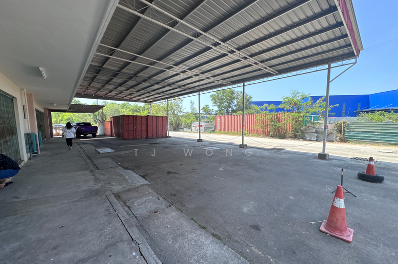 Private Car Porch - Extendable Space 