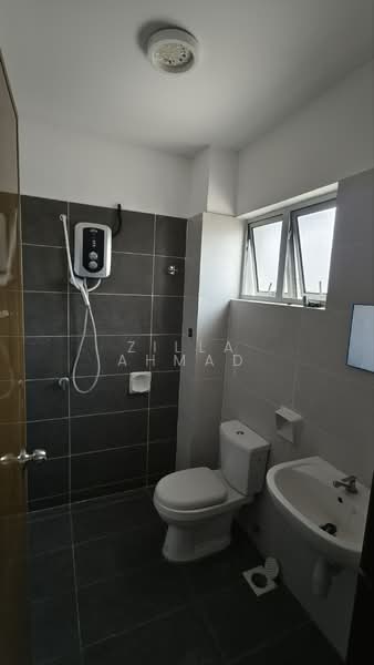 Rumah Teres 2 Tingkat untuk Disewa di Sepang (Selangor) - Zilla Ahmad - Bathroom - PropertyGuru.com.my