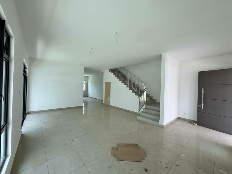 Cluster House for Sale in Taman Mount Austin (Tebrau) - Fong Lik - Living Room - PropertyGuru.com.my