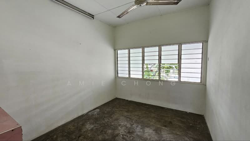 Jalan Kuala Kangsar Freehold Double Storey End Lot For Sale untuk Untuk Dijual - RM 350,000, Mac 2026 - PropertyGuru.com.my