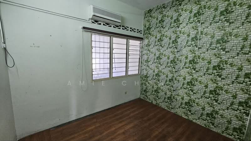 Jalan Kuala Kangsar Freehold Double Storey End Lot For Sale untuk Untuk Dijual - RM 350,000, Mac 2026 - PropertyGuru.com.my