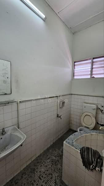 Jalan Kuala Kangsar Freehold Double Storey End Lot For Sale untuk Untuk Dijual - RM 350,000, Mac 2026 - PropertyGuru.com.my