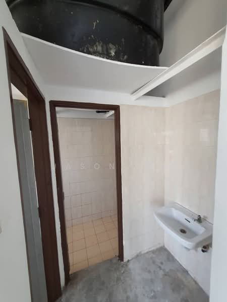Taman Puncak Jalil PUJ 3 [ TINGKAT1 20X70 EMPTYUNIT SUITABLE FOR STORAGE ] untuk Untuk Disewa - RM 1,400 /bulan, Mac 2026 - Bathroom - PropertyGuru.com.my