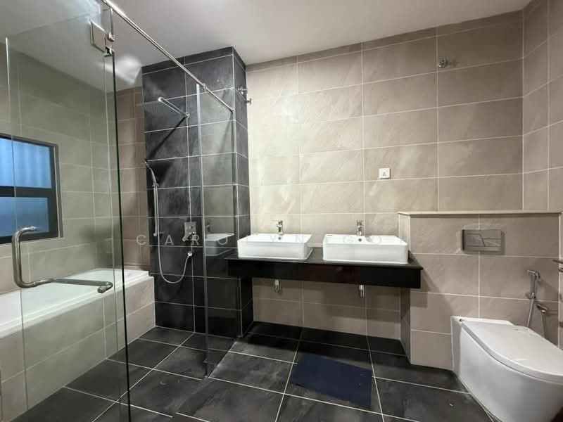 Danga Sutera untuk Untuk Disewa - RM 5,000 /bulan, Mac 2026 - Bathroom - PropertyGuru.com.my