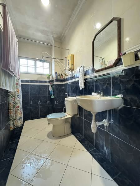 2-storey Terraced House for Sale in Taman Wawasan (Puchong) - Jayden Lee - Bathroom - PropertyGuru.com.my