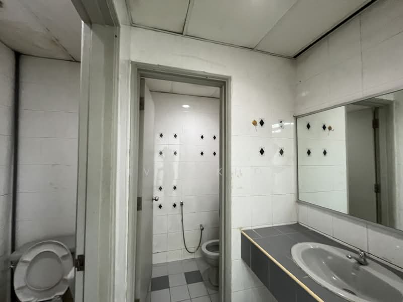 Office for Rent in Petaling Jaya (Selangor) - Ivan Kho - Bathroom - PropertyGuru.com.my