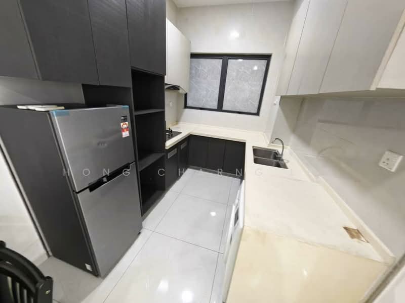 Royal Strand @ Country Garden Danga Bay untuk Untuk Disewa - RM 2,100 /bulan, Mac 2026 - Kitchen - PropertyGuru.com.my
