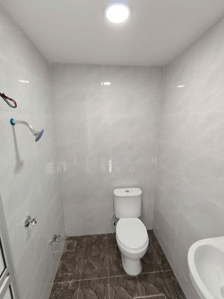 1-storey Terraced House for Sale in Johor Bahru (Johor) - Lee Chin Wong - Bathroom - PropertyGuru.com.my