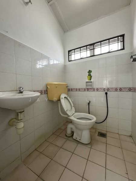 Rumah Teres 2 Tingkat untuk Dijual di Taman Wawasan (Puchong) - Jayden Lee - Bathroom - PropertyGuru.com.my
