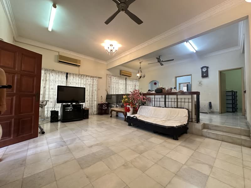 2-storey Terraced House for Sale in Bukit Jelutong (Shah Alam) - Carlson Chee - Living Room - PropertyGuru.com.my