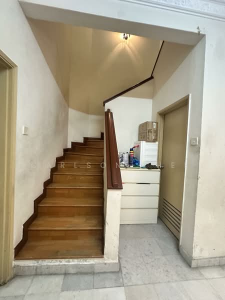 2-storey Terraced House for Sale in Bukit Jelutong (Shah Alam) - Carlson Chee - Entrance - PropertyGuru.com.my