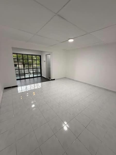 Rumah Teres 2 Tingkat untuk Dijual di Taman Nora (Ulu Tiram) - Win Lim - Living Room - PropertyGuru.com.my