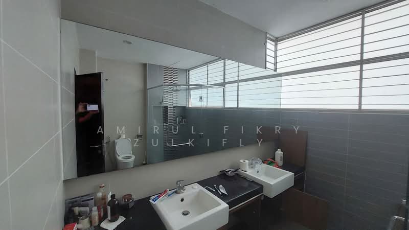 Perdana Lakeview East untuk Untuk Disewa - RM 5,800 /bulan, Mac 2026 - Bathroom - PropertyGuru.com.my