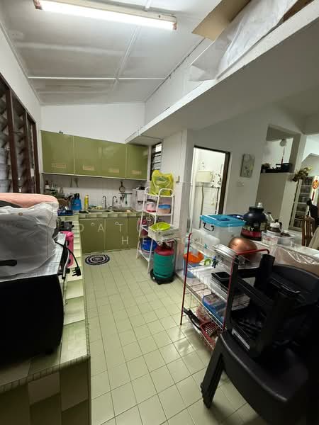 Taman Pengkalan Barat untuk Untuk Dijual - RM 280,000, Mac 2026 - Kitchen - PropertyGuru.com.my