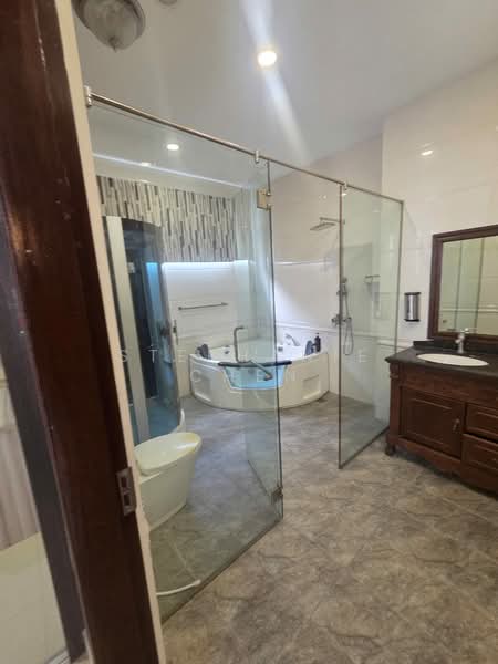 Bungalow for Sale in Subang Jaya (Selangor) - Stephanie Chen - Bathroom - PropertyGuru.com.my