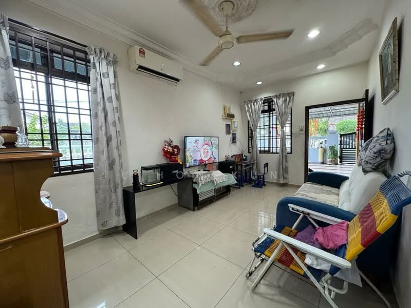 1-storey Terraced House for Sale in Taman Universiti (Skudai) - U Hon Kun - Living Room - PropertyGuru.com.my