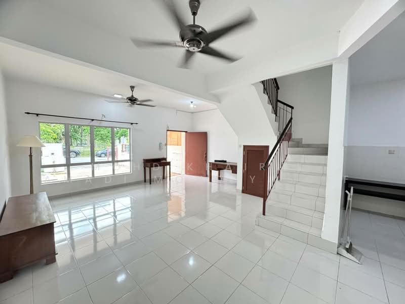 Pelangi Semenyih 2 (Phase 3) untuk Untuk Dijual - RM 420,000, Mac 2026 - Living Room - PropertyGuru.com.my