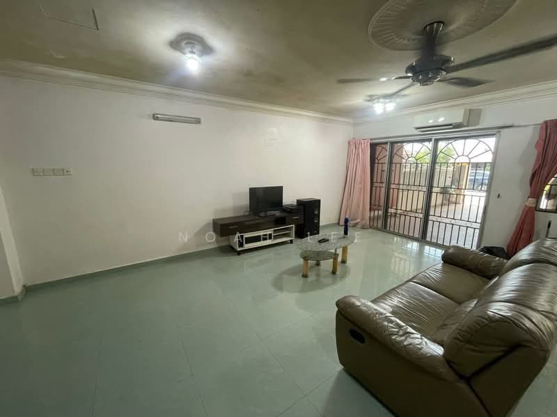 2-storey Terraced House for Sale in Kampung Pendamar (Klang) - Noah Lee - Living Room - PropertyGuru.com.my