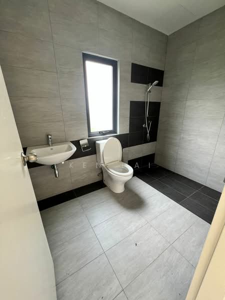 Semi-Detached House for Sale in Sungai Buloh (Selangor) - Ken Lai - Bathroom - PropertyGuru.com.my