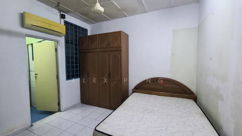 Rumah Teres 1 Tingkat untuk Disewa di Taman Putri Kulai (Kulai) - Alex Pang - Bedroom - PropertyGuru.com.my