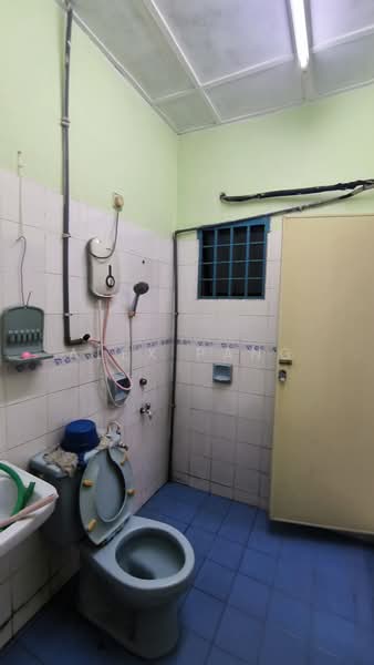 Rumah Teres 1 Tingkat untuk Disewa di Taman Putri Kulai (Kulai) - Alex Pang - Bathroom - PropertyGuru.com.my