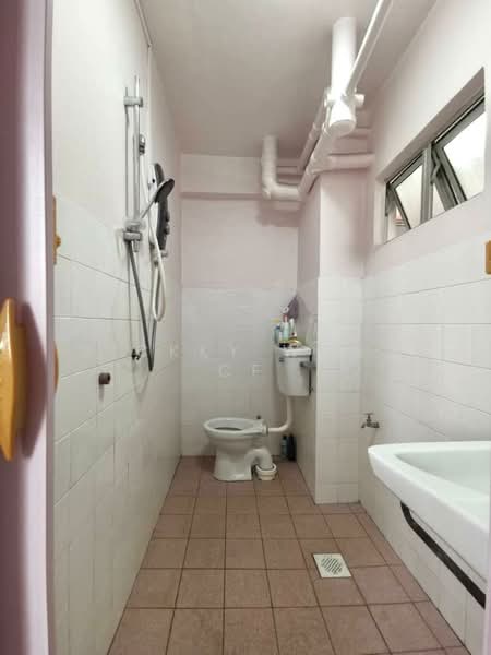 Taman Cahaya untuk Untuk Disewa - RM 1,300 /bulan, Mac 2026 - Bathroom - PropertyGuru.com.my