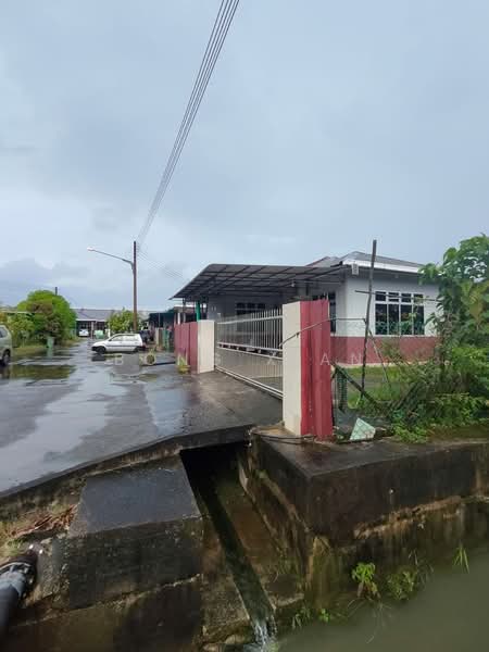 1-storey Terraced House for Sale in Kuching (Sarawak) - Bong Xian - Exterior - PropertyGuru.com.my