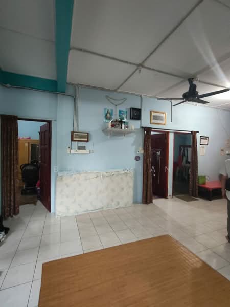 1-storey Terraced House for Sale in Kuching (Sarawak) - Bong Xian - Living Room - PropertyGuru.com.my