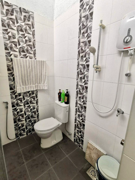 Lebuhraya Jelutong 1 Storey Semi-D - Land Area 2820sf - Near Penang Bridge untuk Untuk Dijual - RM 1,750,000, Mac 2026 - Bathroom - PropertyGuru.com.my