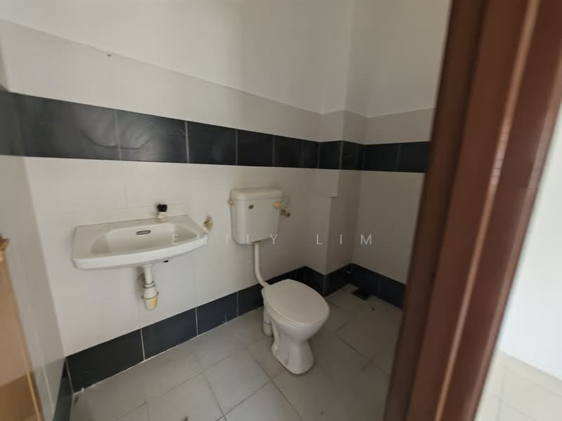 Semi-Detached House for Rent in Klang (Selangor) - Emily Lim - Bathroom - PropertyGuru.com.my
