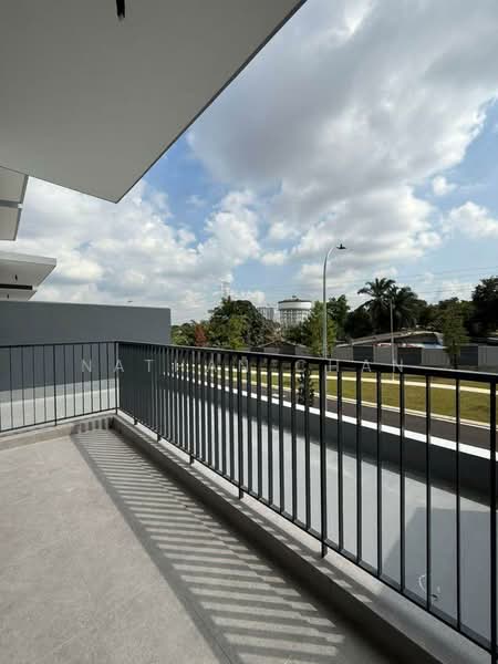 Molek Molek Moleks untuk Untuk Dijual - RM 1,350,000, Mac 2026 - Balcony - PropertyGuru.com.my