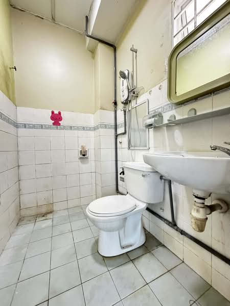 Rumah Teres 2 Tingkat untuk Dijual di Taman Wawasan (Puchong) - Jayden Lee - Bathroom - PropertyGuru.com.my
