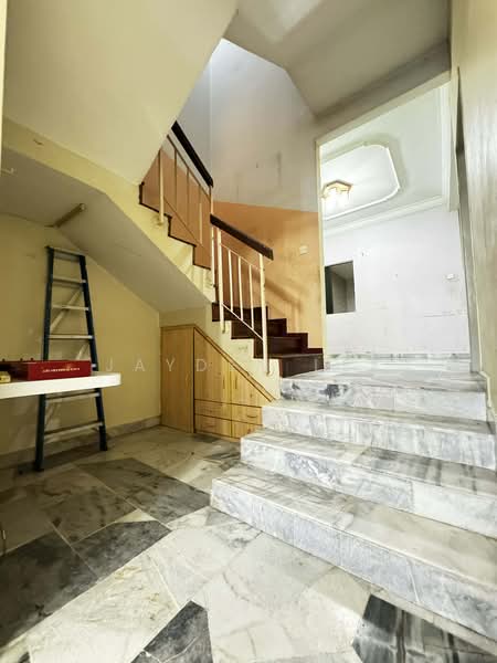 Rumah Teres 2 Tingkat untuk Dijual di Taman Wawasan (Puchong) - Jayden Lee - Entrance - PropertyGuru.com.my