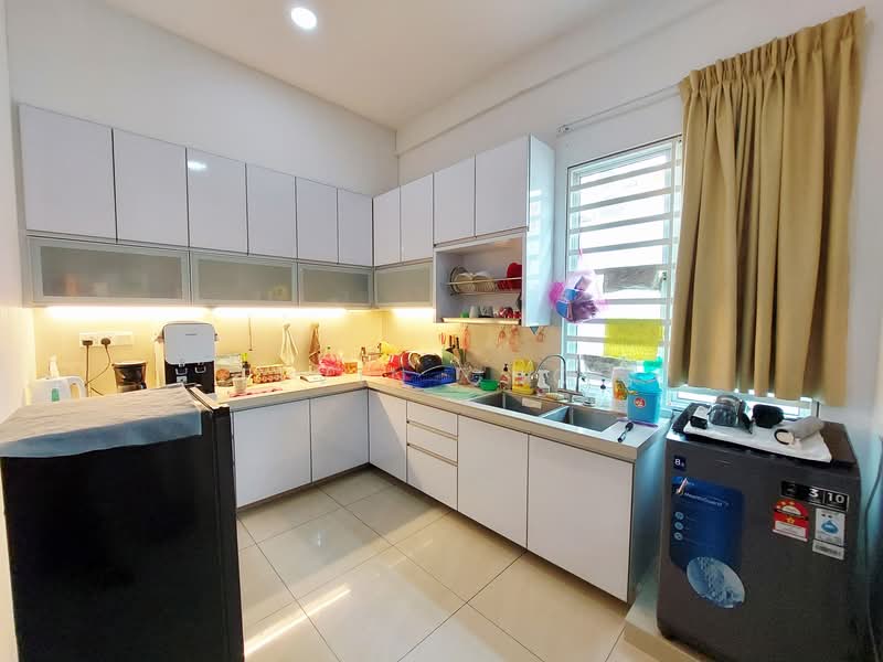 TAMAN JASA INTAN untuk Untuk Dijual - RM 735,000, Mac 2026 - Kitchen - PropertyGuru.com.my