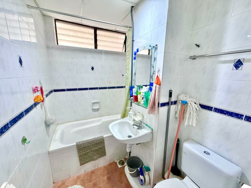 Eden Seaview Condominium untuk Untuk Dijual - RM 300,000, Mac 2026 - Bathroom - PropertyGuru.com.my