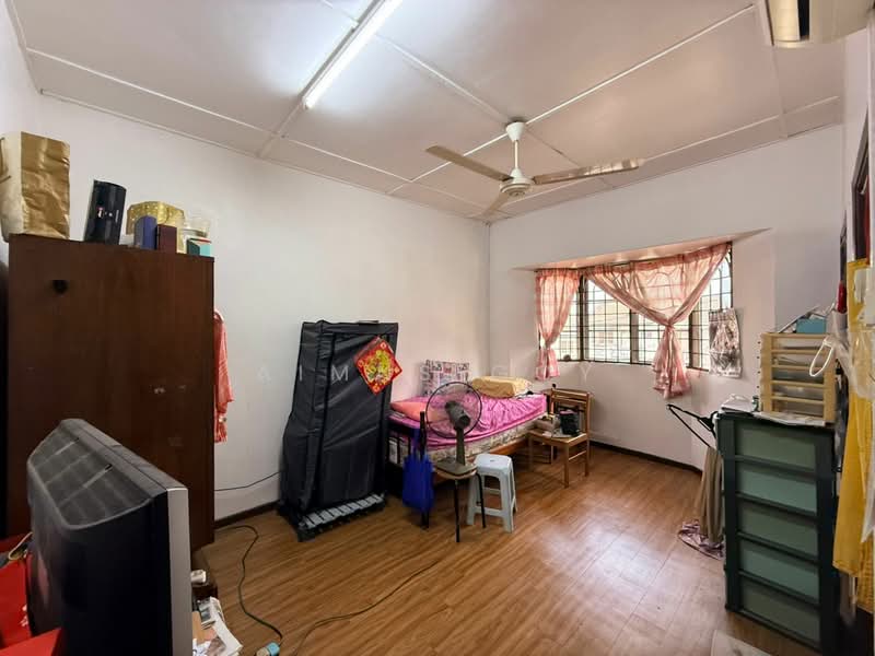 Taman Sri Aman untuk Untuk Dijual - RM 648,000, Mac 2026 - Bedroom - PropertyGuru.com.my