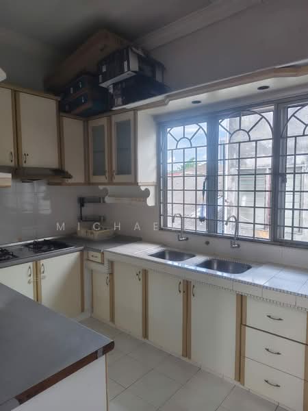 Taman Kepong untuk Untuk Disewa - RM 1,300 /bulan, Mac 2026 - Kitchen - PropertyGuru.com.my