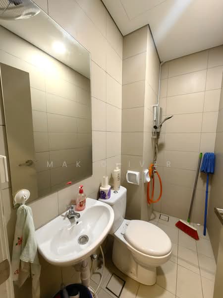 Condominium for Sale at KM1 East - Mak Oliver - Bathroom - PropertyGuru.com.my
