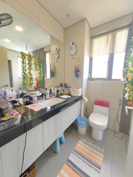 Condominium for Sale at KM1 East - Mak Oliver - Bathroom - PropertyGuru.com.my