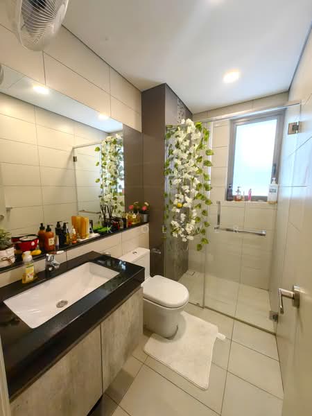 Condominium for Sale at KM1 East - Mak Oliver - Bathroom - PropertyGuru.com.my