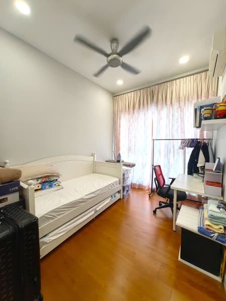 Condominium for Sale at KM1 East - Mak Oliver - Bedroom - PropertyGuru.com.my