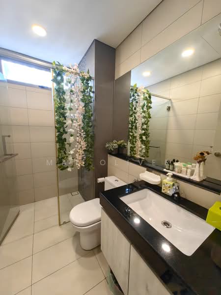 Condominium for Sale at KM1 East - Mak Oliver - Bathroom - PropertyGuru.com.my