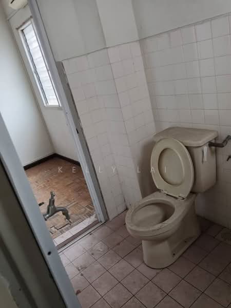 Rumah Teres 2 Tingkat untuk Dijual di Taman Mastiara (Jalan Ipoh) - Kelly Lai - Bathroom - PropertyGuru.com.my