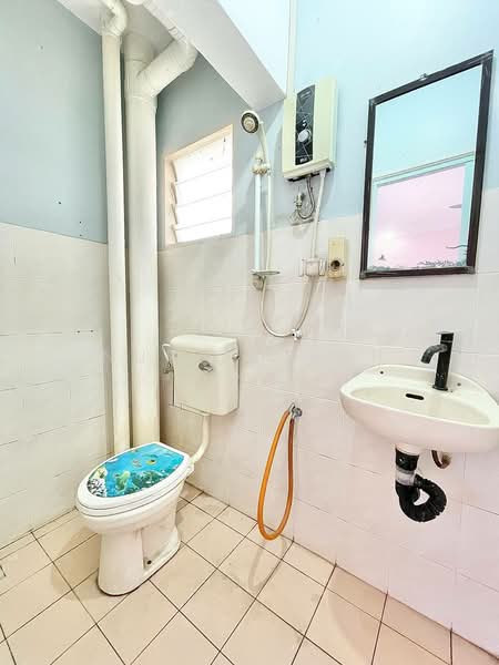 Lakeview Apartments untuk Untuk Dijual - RM 270,000, Mac 2026 - Bathroom - PropertyGuru.com.my