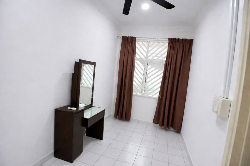 1-storey Terraced House for Sale in Taman Molek (Johor Bahru) - Iden Tan - Bedroom - PropertyGuru.com.my