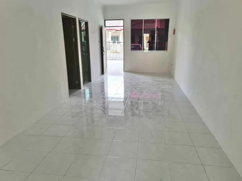 Demak Laut Single Storey Terrace Intermediate untuk Untuk Dijual - RM 447,000, Apr 2026 - Living Room - PropertyGuru.com.my