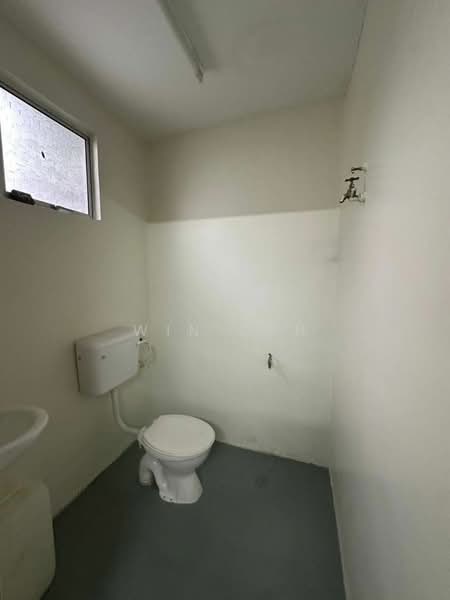 Taman Nesa untuk Untuk Dijual - RM 360,000, Mac 2026 - Bathroom - PropertyGuru.com.my