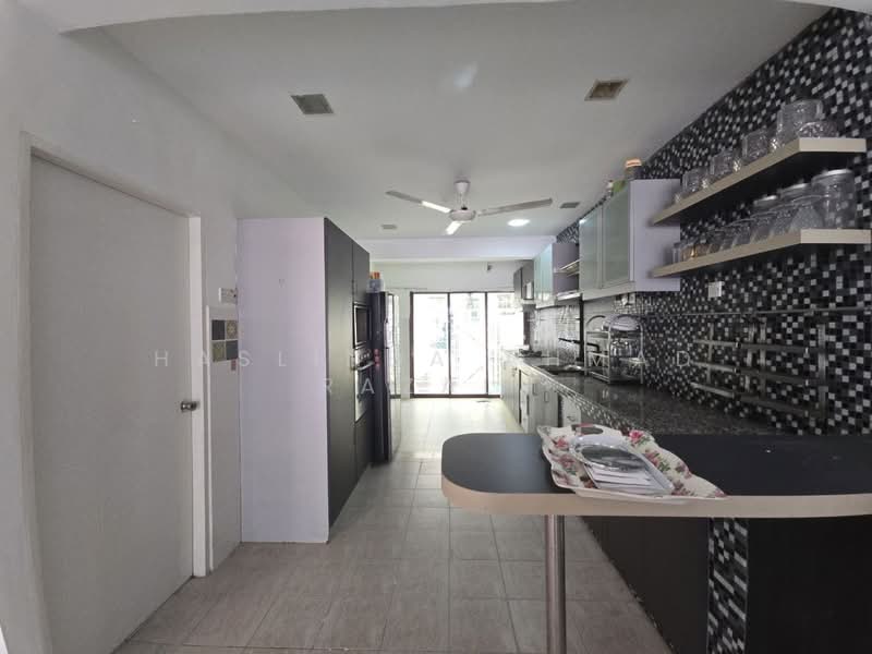 2-storey Terraced House for Rent in Kajang (Selangor) - Haslinda Ahmad Razali - Kitchen - PropertyGuru.com.my