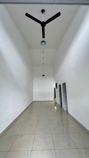 Iconia Garden Residence (Precinct A) @ Taman Impian Emas untuk Untuk Disewa - RM 1,800 /bulan, Mac 2026 - Corridor - PropertyGuru.com.my